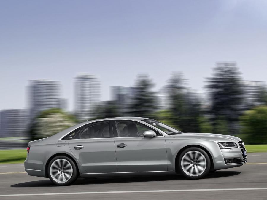  Audi A8 Hybrid (D4) 2013 года  (WW) (фото 8 из 11)